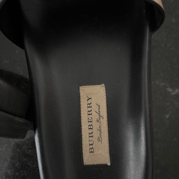 SOLD….Burberry Women's Nova Check Slides.  Glossy Finish US 7 EU 37 - Picture 5 of 7